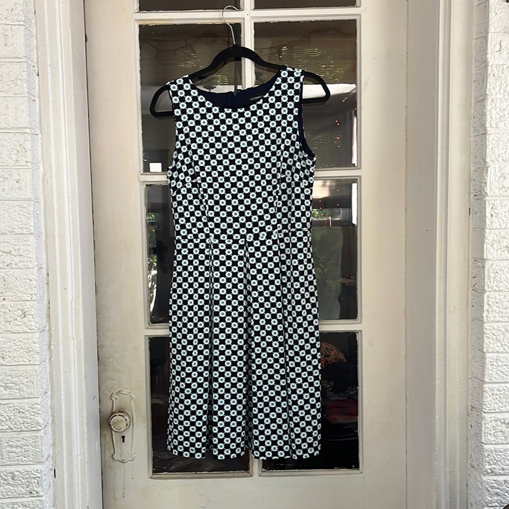 I am selling a Liz Claiborne that is a size 6.